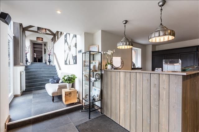 Hotel - aankomst receptie balie