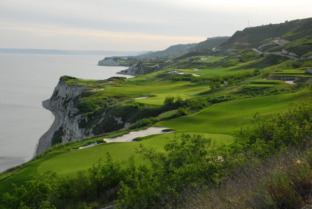 Adembenemend uitzicht vanaf de Thracian Cliff Golf Baan.