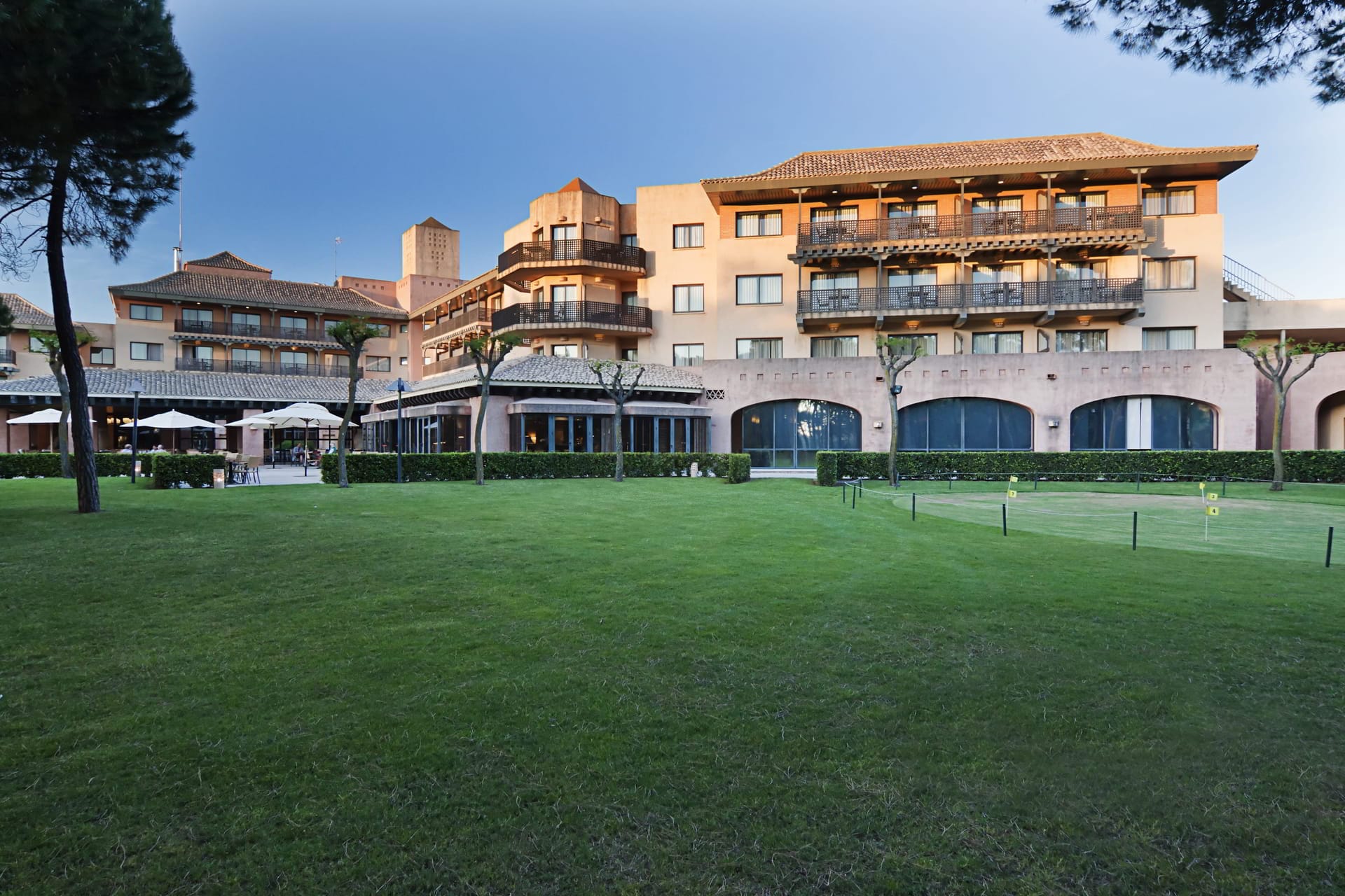 Islantilla Golf Resort Putting Green & Terrace