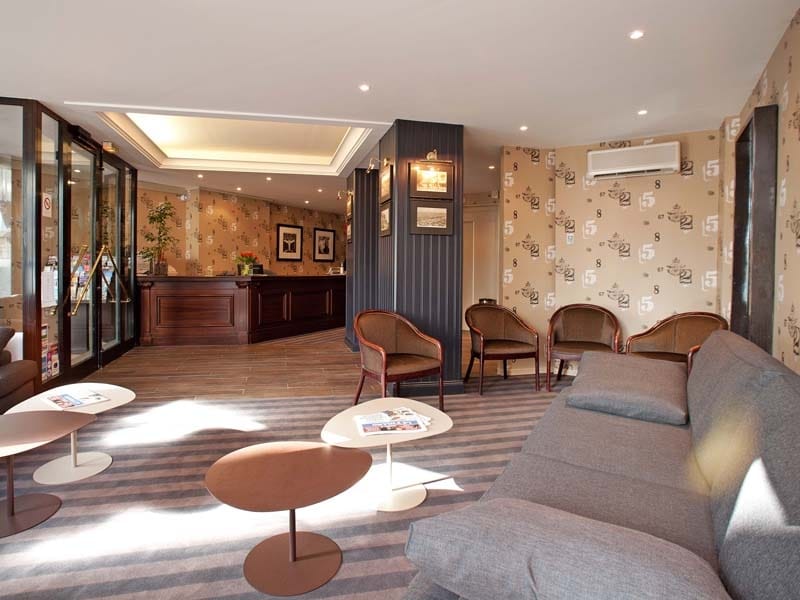 5-Hotel-Red-Fox-lobby