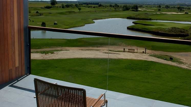 All guest rooms and suites benefit from private balconies offering splendid views of the golf course or Montgri Mountain.