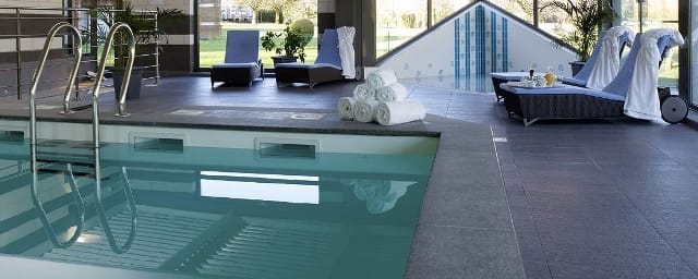 Golf vakantie noord frankrijk chateau Tilques pool