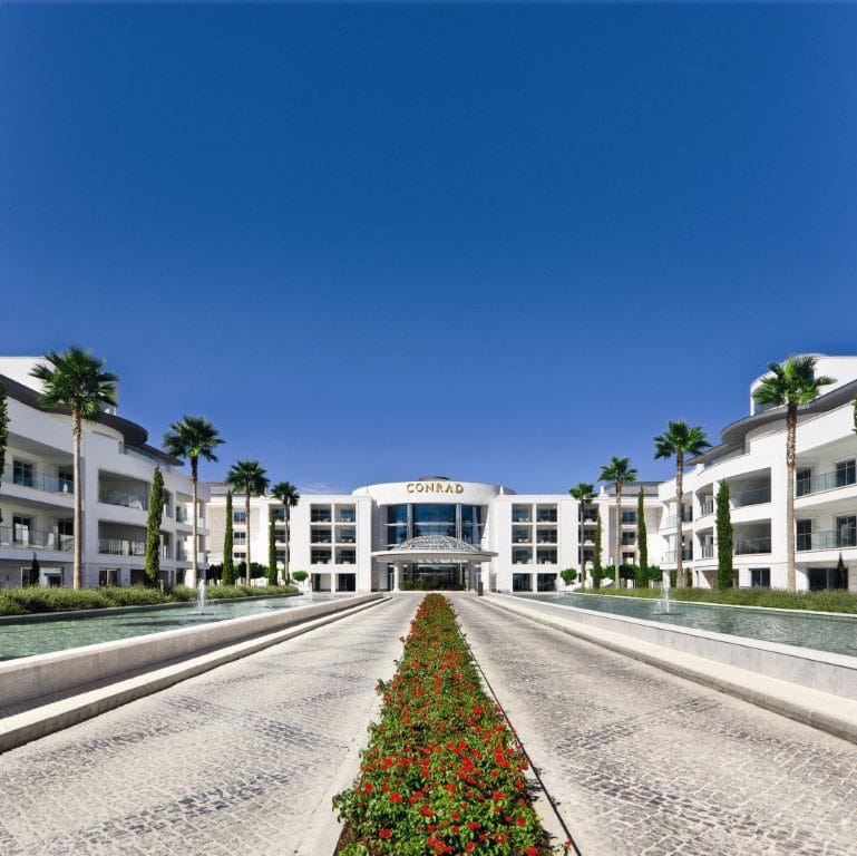 Conrad Algarve_Entrance_Day_CMYK (Middel)