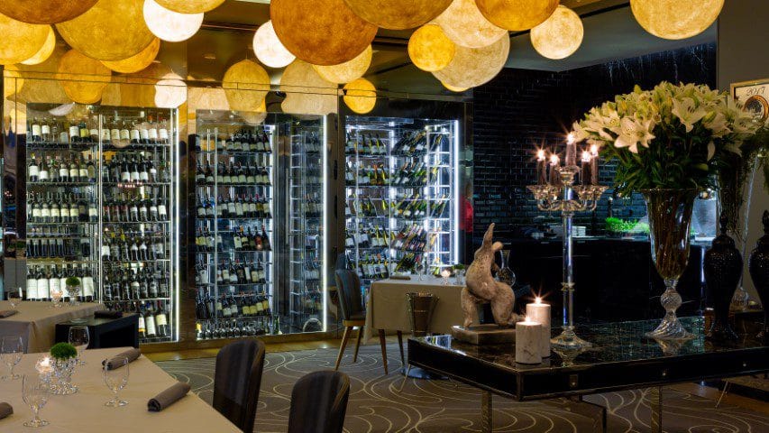 Gusto Restaurant Dining Room (Klein)
