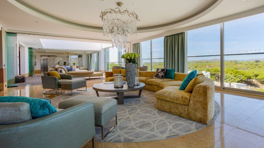Infinity Penthouse _ Living Room (Klein)
