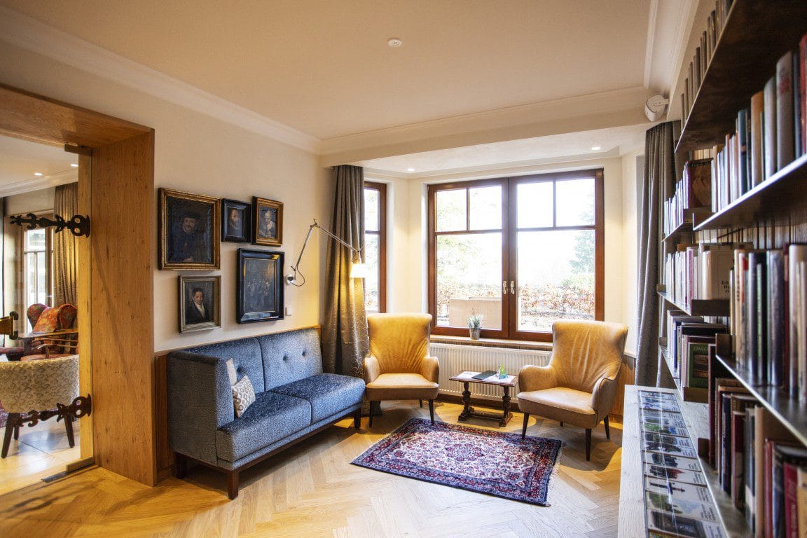 bibliothek-hotel-sauerland-min