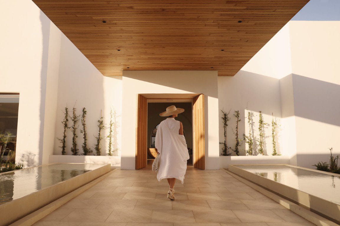 AGPUB_P0153 Lifestyle Lobby Entrance